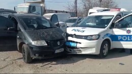 Edirne’de Bulgaristan plakalı otomobil, ekip aracına çarptı: 2 polis yaralı