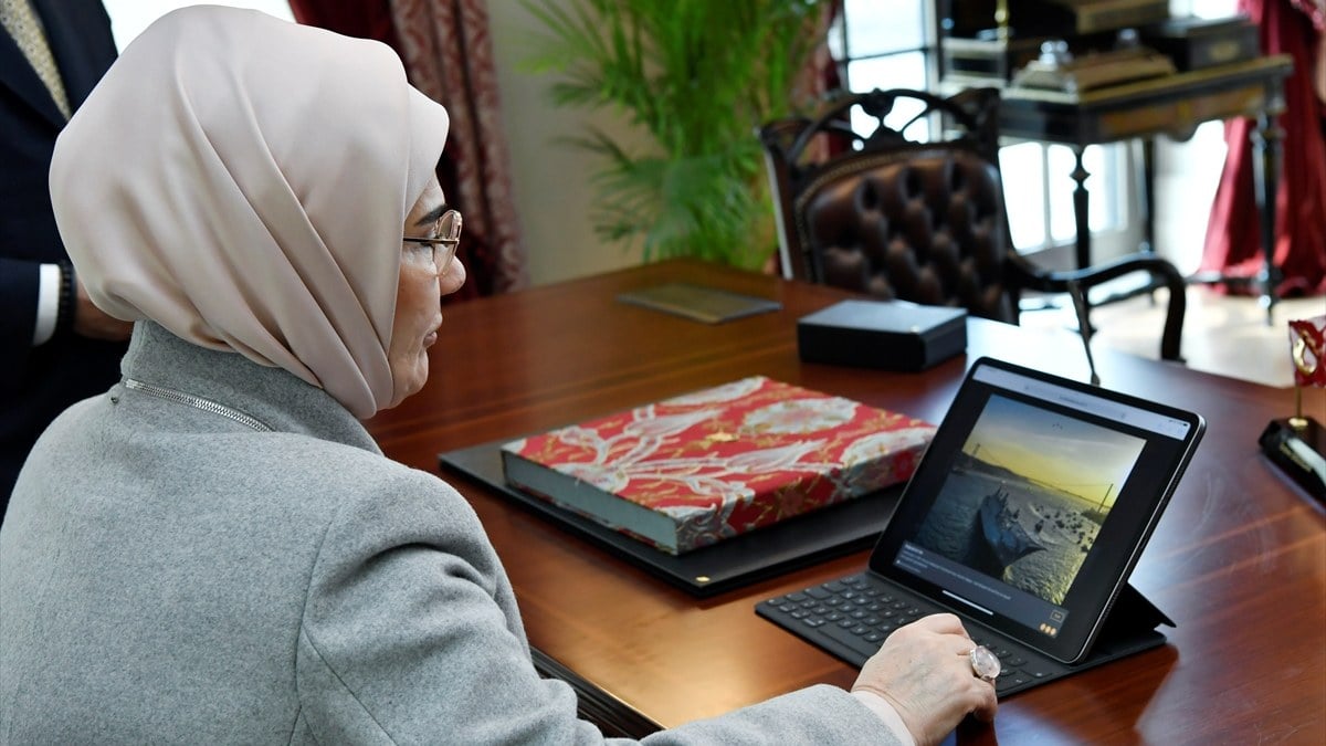 Emine Erdoğan, AA’nın yılın en iyi fotoğraflarını seçti