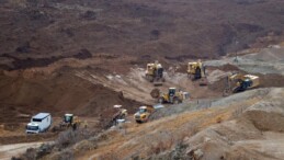 Erzincan’da heyelan bölgesinde son durum: Heyelan riski olan toprak kütlesine müdahale çalışmaları sürüyor