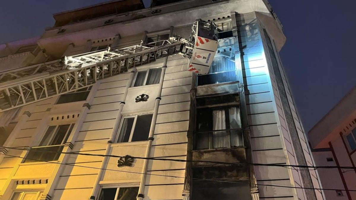 Esenyurt’ta 4 katlı binada yangın: 12 kişi kurtarıldı