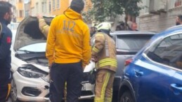 Fatih’te park yeri kavgası: Ters yöne girip 2 araca çarptı