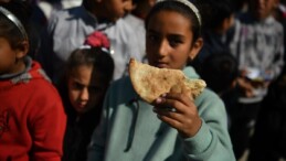 Filistinli çocuklar, İsrail işgali altındaki gıda krizini protesto etti