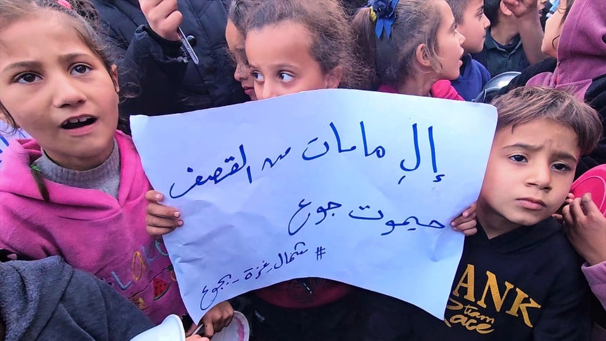 Gazze açlıkla savaşıyor: Filistinli çocuklar protesto düzenledi