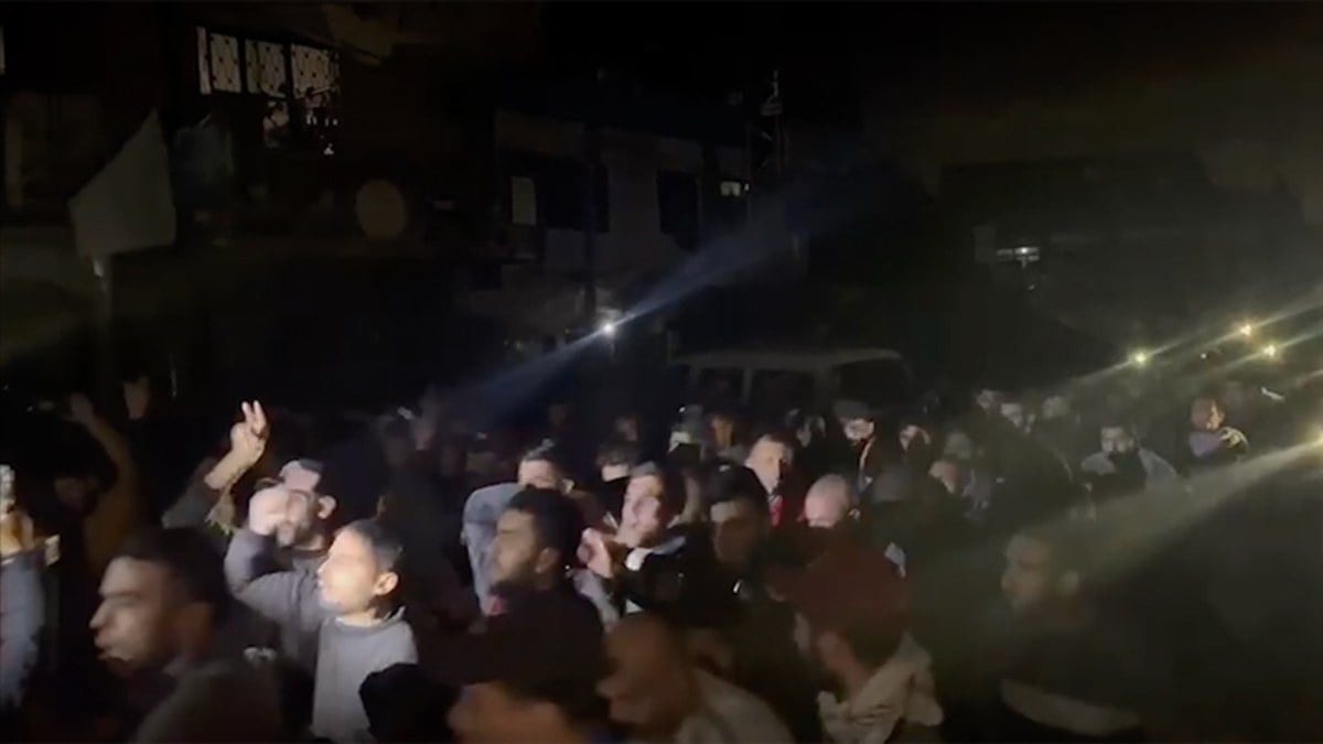 Gazze’de kıtlık tehlikesi: Filistinliler sokaklara döküldü