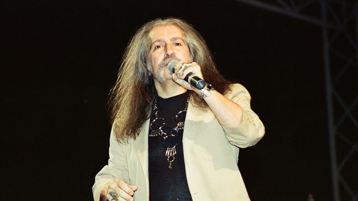 Gönüllere taht kuran sanatçı Barış Manço’nun vefatının üzerinden 25 yıl geçti