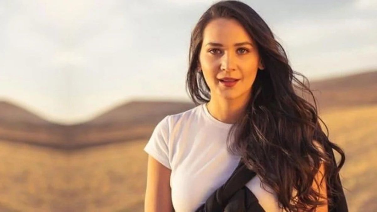 Gülsim Ali’den havuz başı pozları! Takipçileri o pozlara yorum yağdırdı…