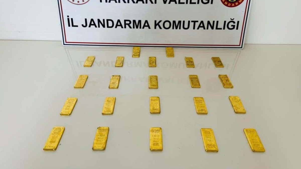 Hakkari’de 22 kiloluk kaçak külçe altın ele geçirildi