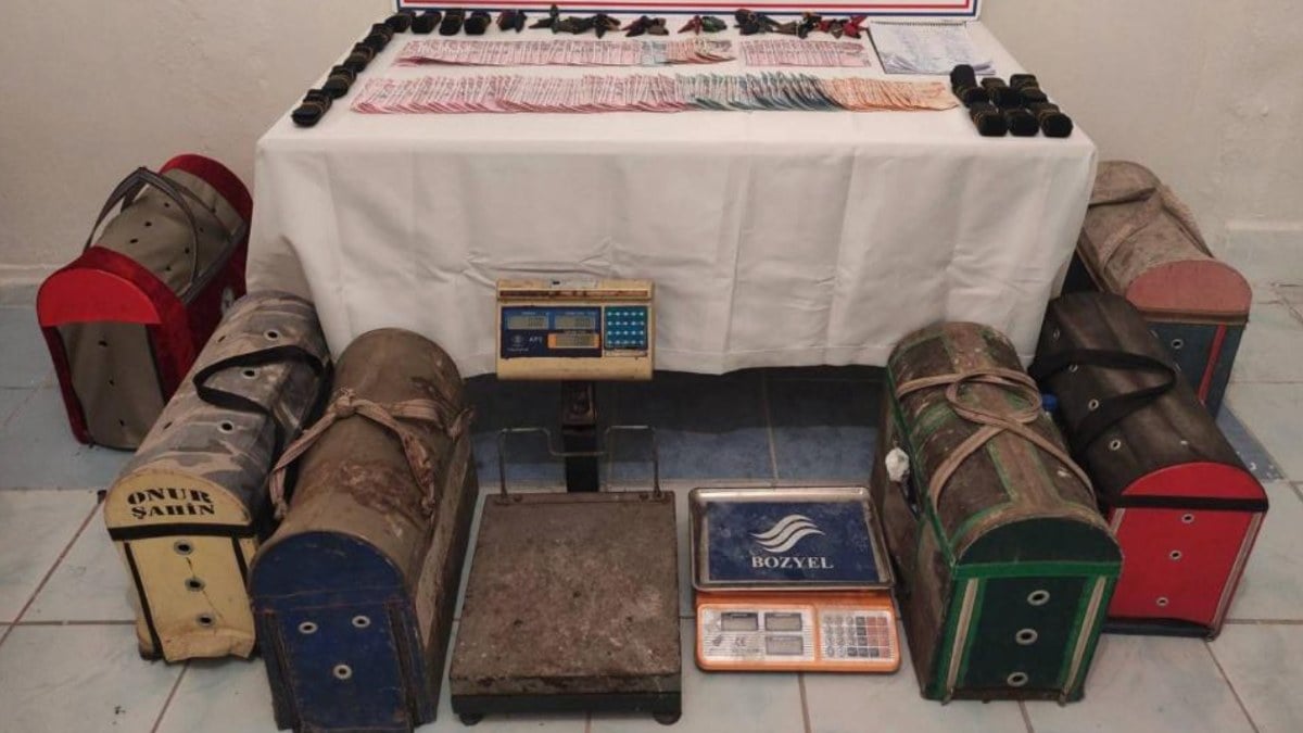 Hatay’da horoz dövüşçülerine baskın: 33 kişiye 235 bin TL ceza