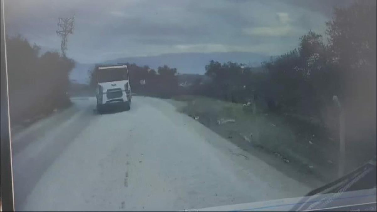 Hatay’da otobüs şoförünün manevrası faciayı önledi! O anlar kamerada