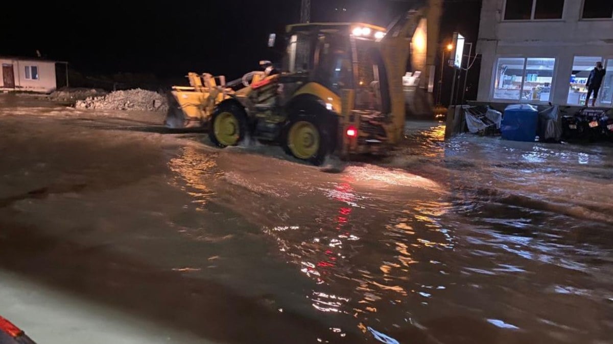 Hatay’da seralar sular altında kaldı