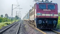 Hindistan’da makinist el frenini çekmeyi unuttu: Yük treni 80 kilometre gitti