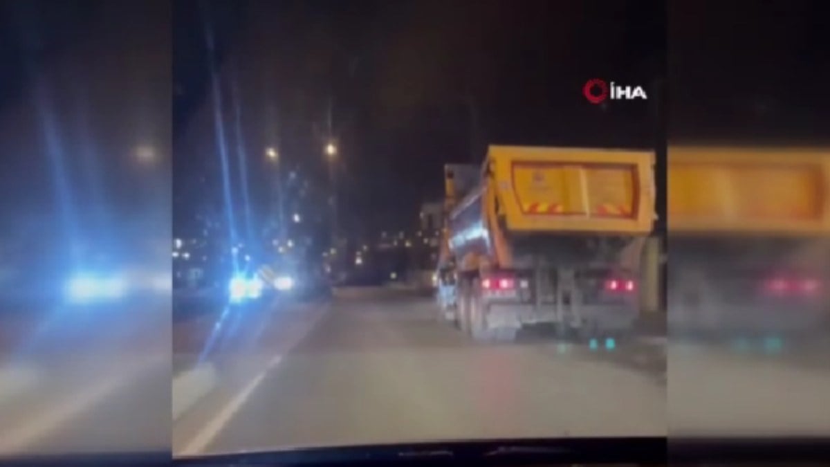 İBB’ye ait hafriyat kamyonu trafikte tehlike saçtı! O  anlar kamerada…