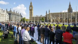 İngiltere’de Müslüman karşıtlığı 3 kattan fazla arttı