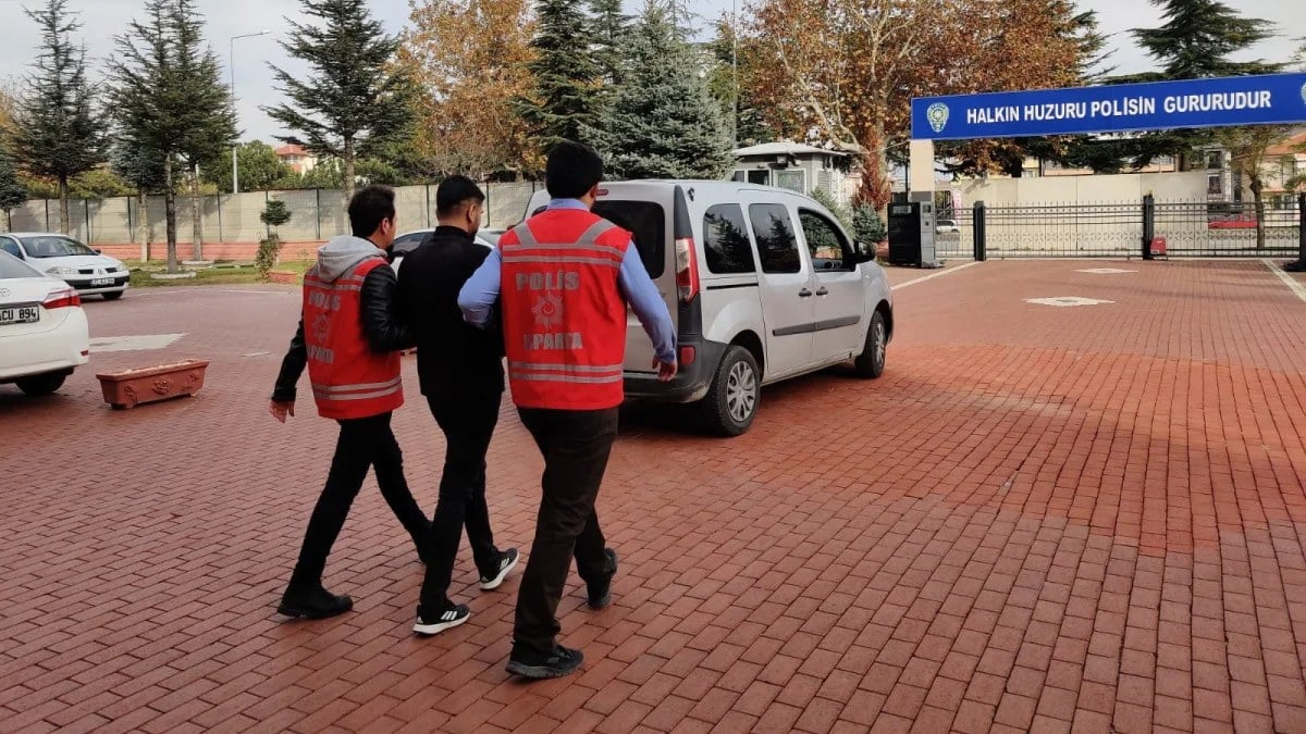 Isparta’da internet üzerinden dolandırıcılık yapan 5 şüpheli yakalandı
