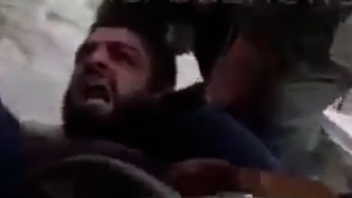 İsrail askeri saklanan Filistinli gencin üzerine köpek saldı