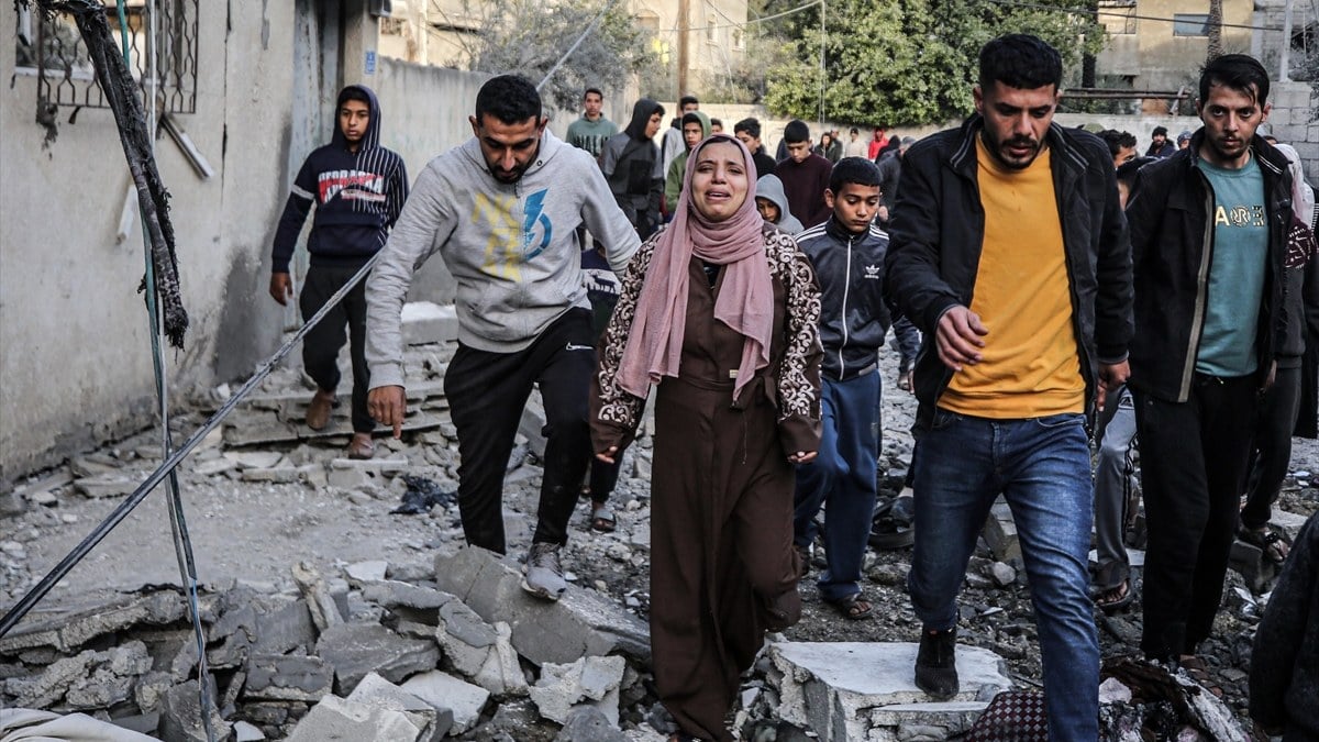 İsrail ordusu sivillerin sığındığı binayı vurdu: 3’ü çocuk 10 kişi hayatını kaybetti