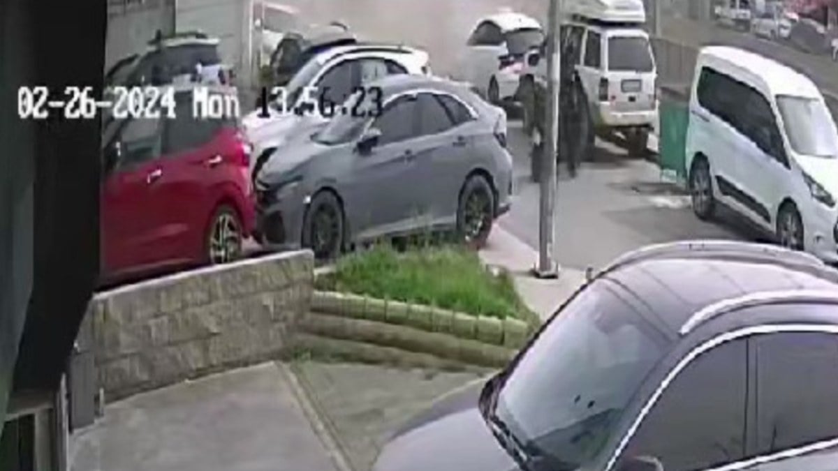 İstanbul Çekmeköy’de durağa otomobil daldı: 1’i ağır 4 yaralı