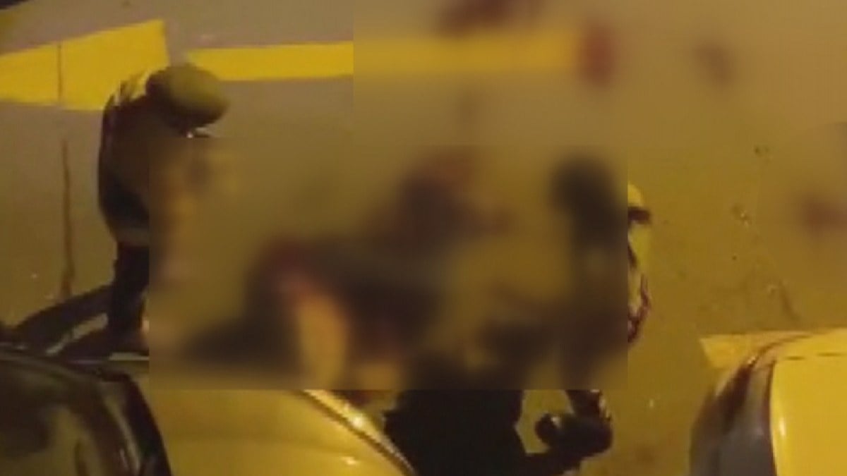 İstanbul’da 17 yaşındaki genç kız sokak ortasında kendisini darbeden adamı bıçakladı