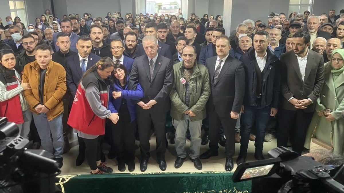 İstanbul’da adliyedeki saldırıda hayatını kaybeden Dilfıraz Karataş son yolculuğuna uğurlandı