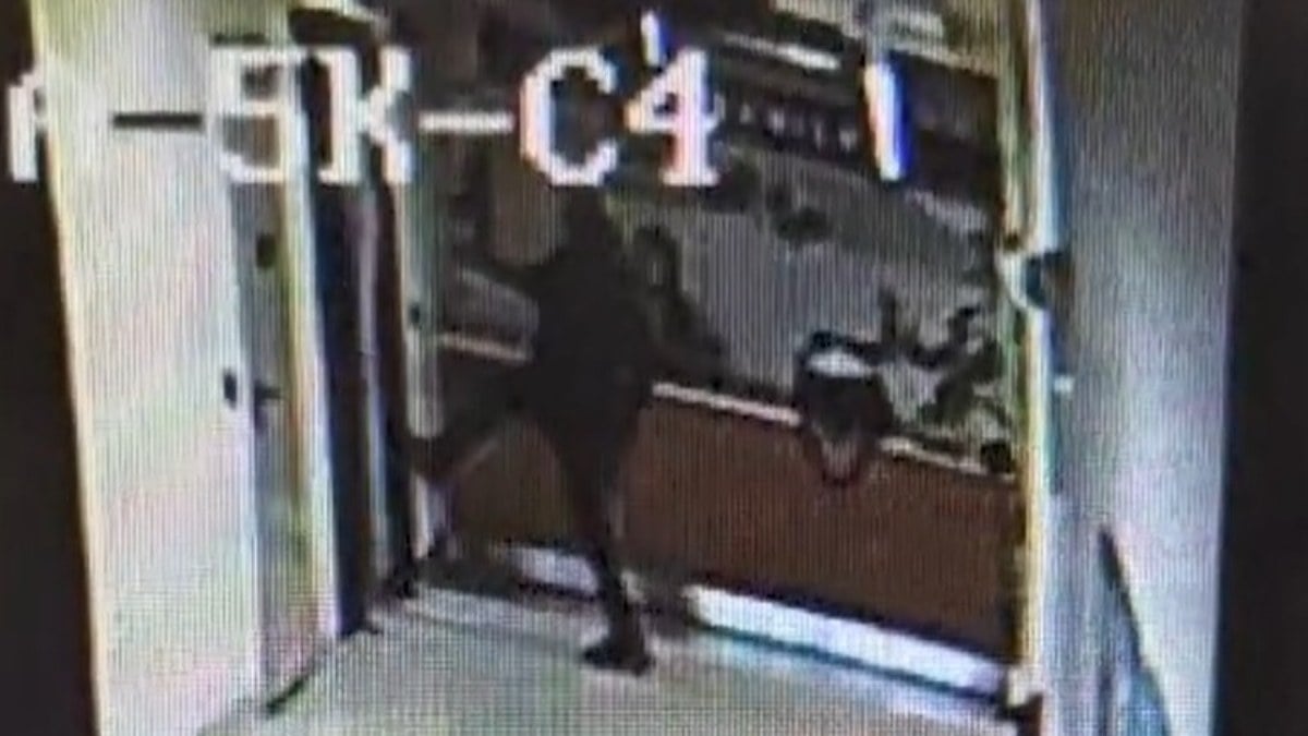 İstanbul’da avukatın dehşete düşüren görüntüleri: Hastane kapısını yumrukladı