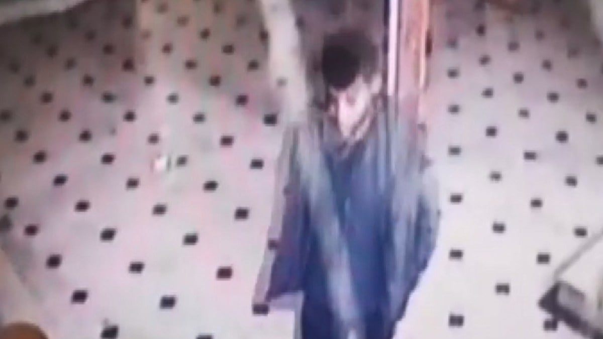 İstanbul’da cami imamının ceketinden cüzdanını çaldılar