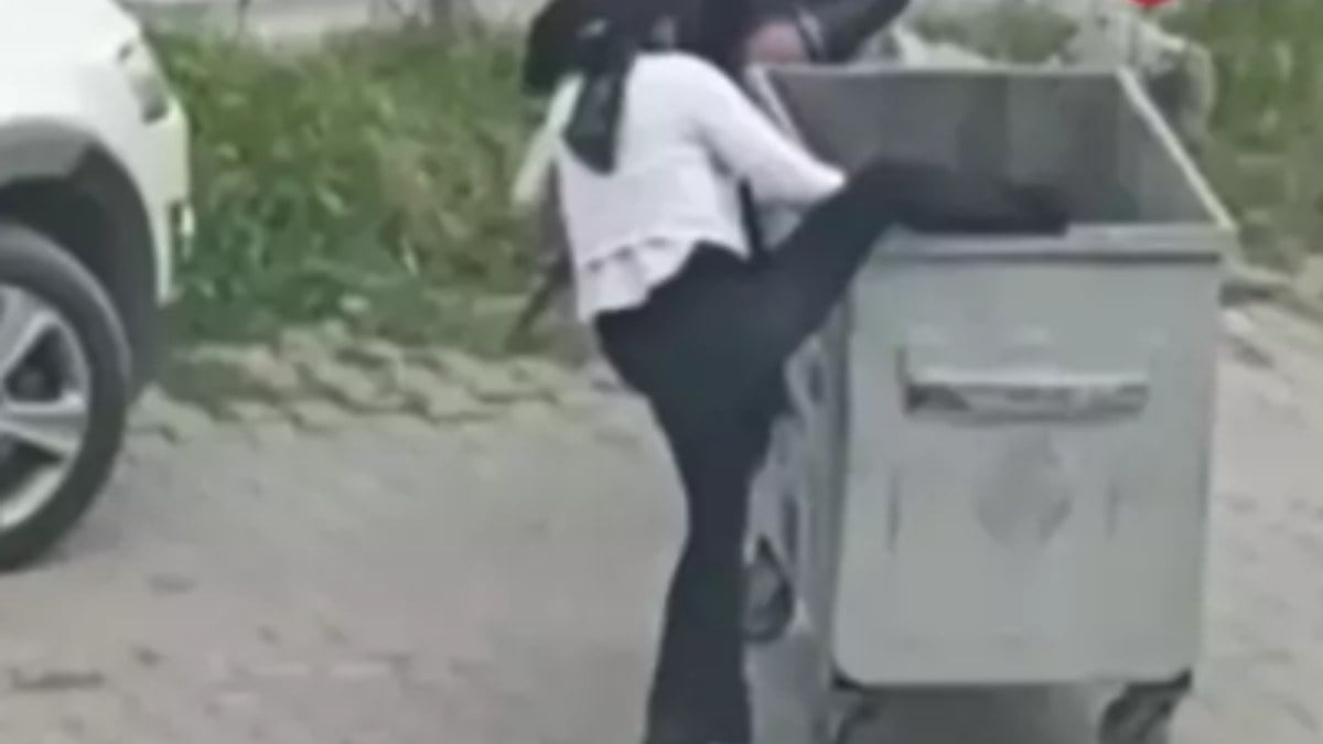 İstanbul’da ilginç olay! Alkollü kadın çöp konteynerine girmeye çalıştı