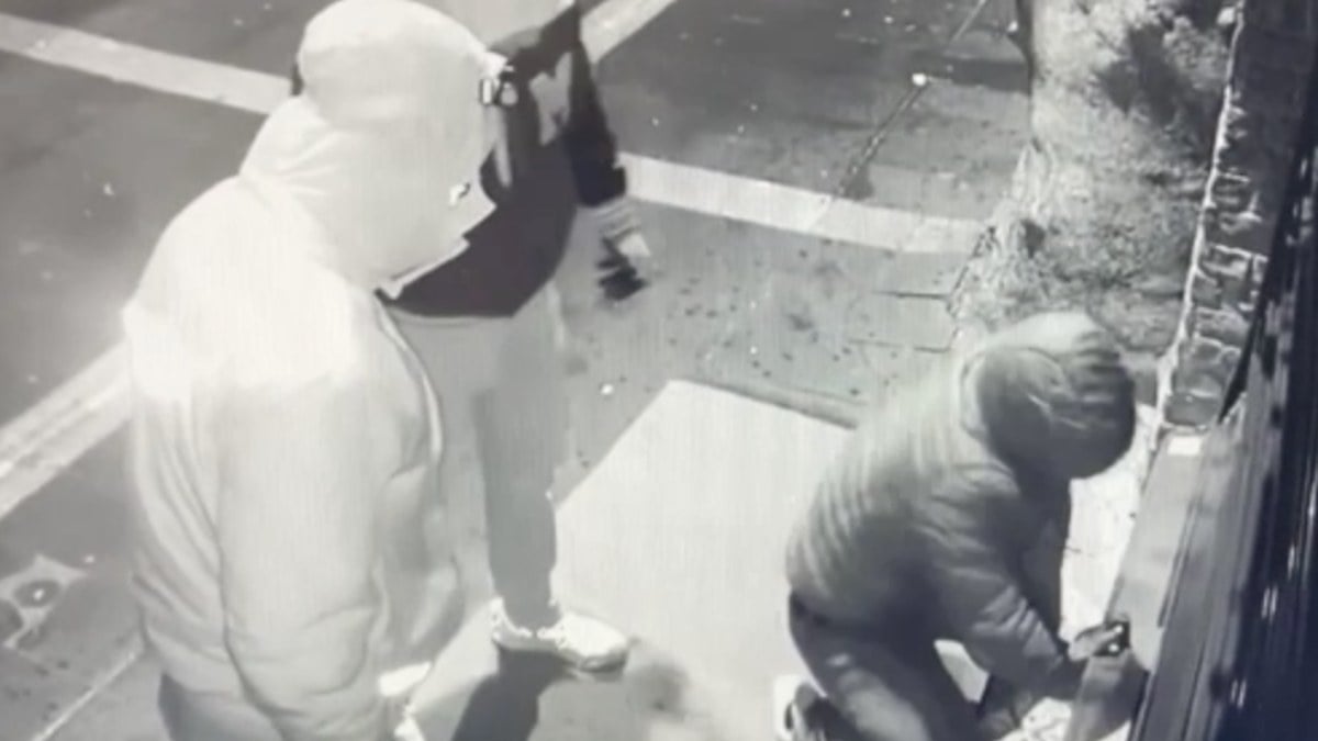 İstanbul’da kuyumcu vurgunu: 2 iş yerinden 8 milyon 500 bin TL değerinde altın çaldılar