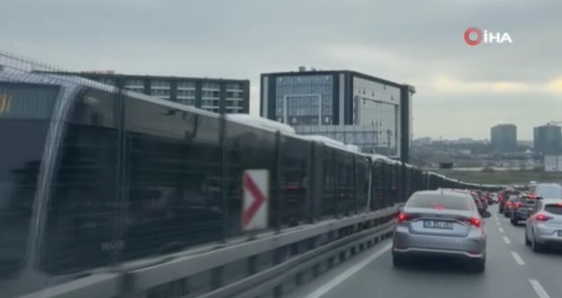 İstanbul’da metrobüs bozuldu! Sabah saatleri çileye döndü…