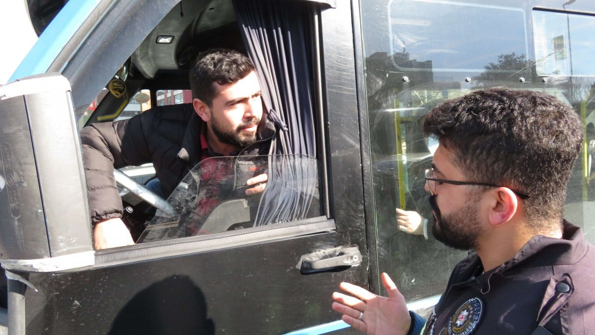 İstanbul’da polisten denetim! Minibüse yolcu gibi binince olanlar oldu