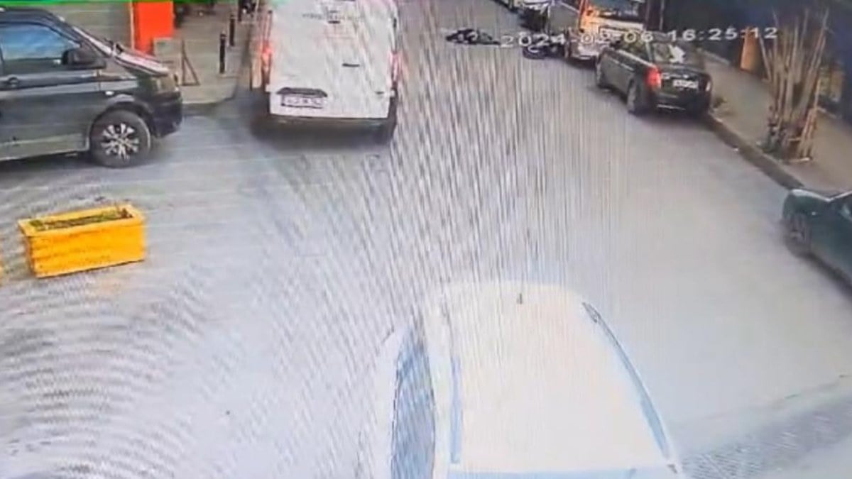 İstanbul’da sokak ortasında korkunç anlar: Kafasına sıkıp…