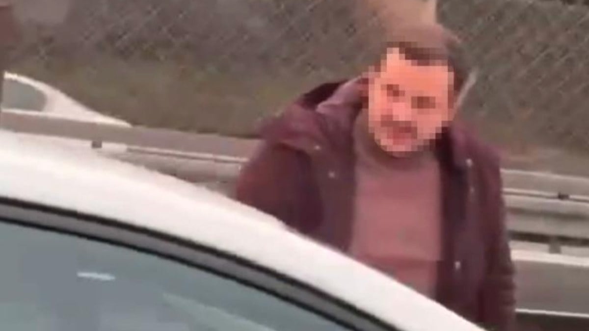İstanbul’da trafik magandaları tehlike saçtı: Araçla önünü keserek saldırmaya çalıştı