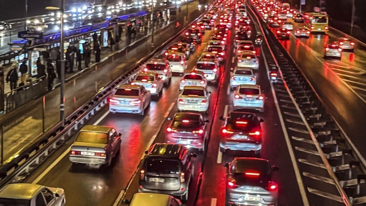 İstanbul’da trafik sorunu bitmek bilmiyor