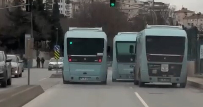 İstanbul’da yolcu minibüslerinin trafikte yarıştığı anlar kamerada