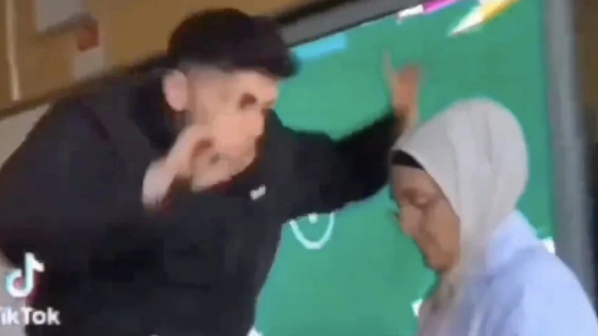 İzmir’de okulda öğretmene saygısızlık: Dans edip, video çektiler