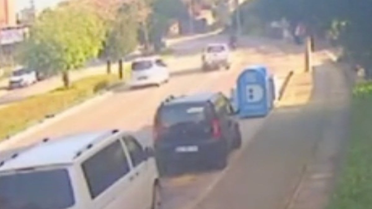 İzmir’den sollama yaparken aracı takla atan üniversitelinin öldüğü kaza kameraya yansıdı