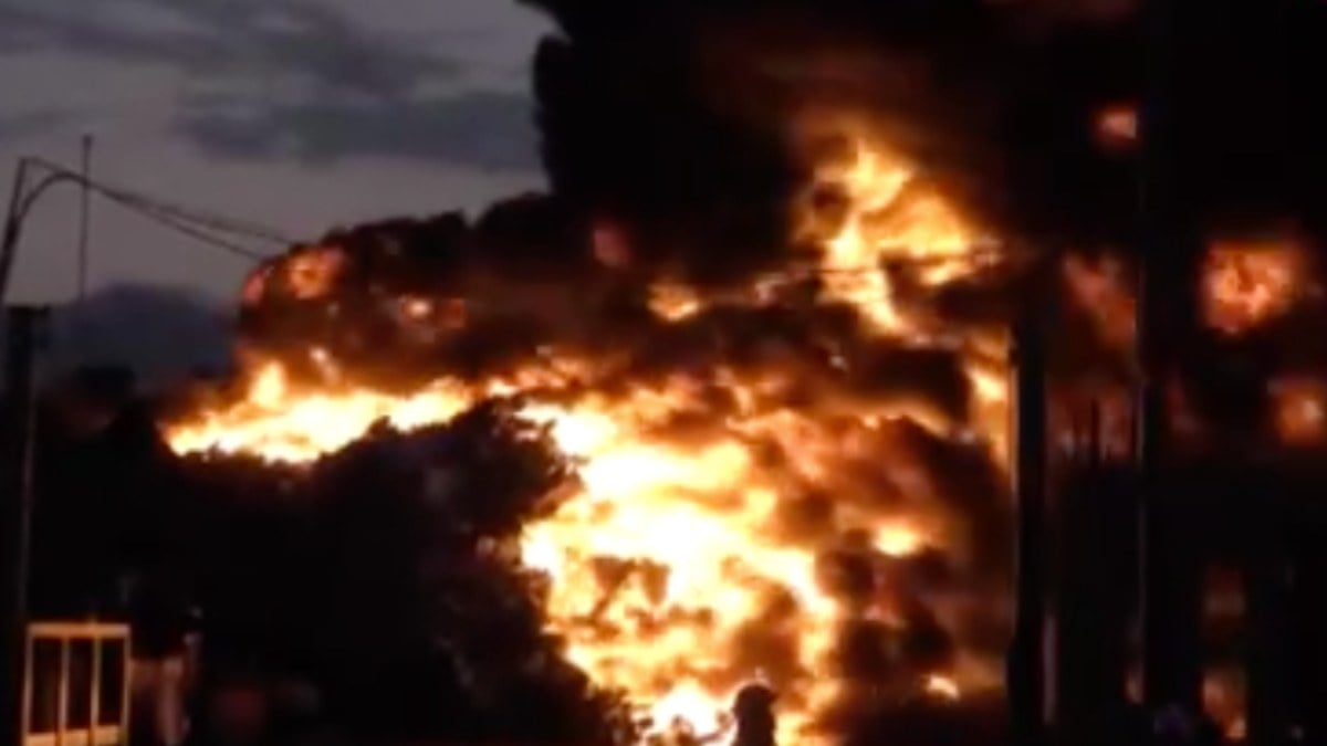 Japonya’da atık işleme tesisi alevlere teslim oldu