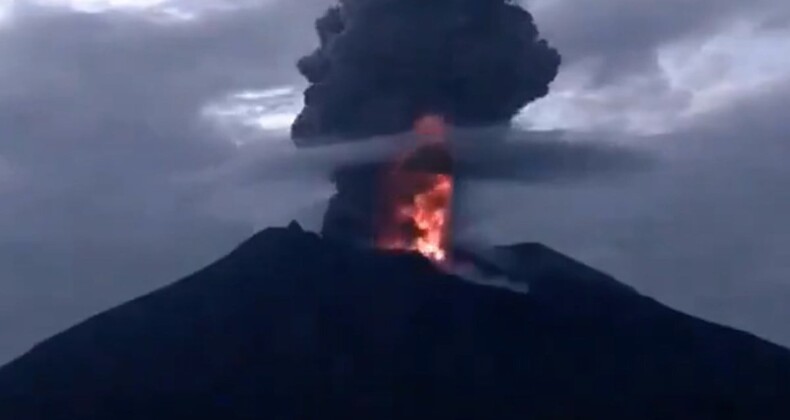 Japonya’da Sakurajima Yanardağı patladı