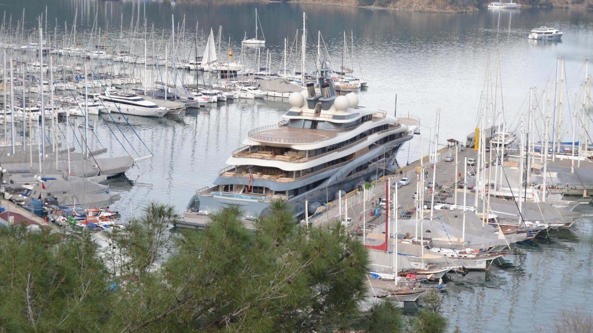 Jeff Bezos’un ultra lüks yatı Fethiye’de… Yakıt ikmali yaptı