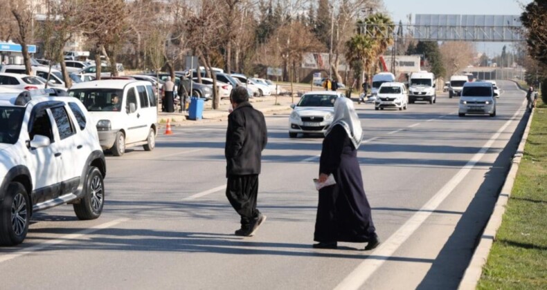 Kahramanmaraşlılar, ölümlü kazaların olduğu yola üst geçit istiyor