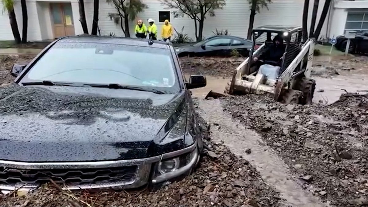 Kaliforniya’da fırtına, sel felaketine neden oldu