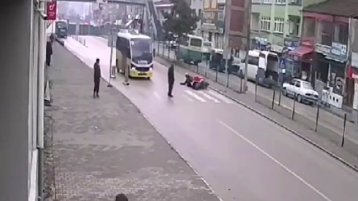 Karabük’te motosikletin sürüklendiği anlar kameraya yansıdı