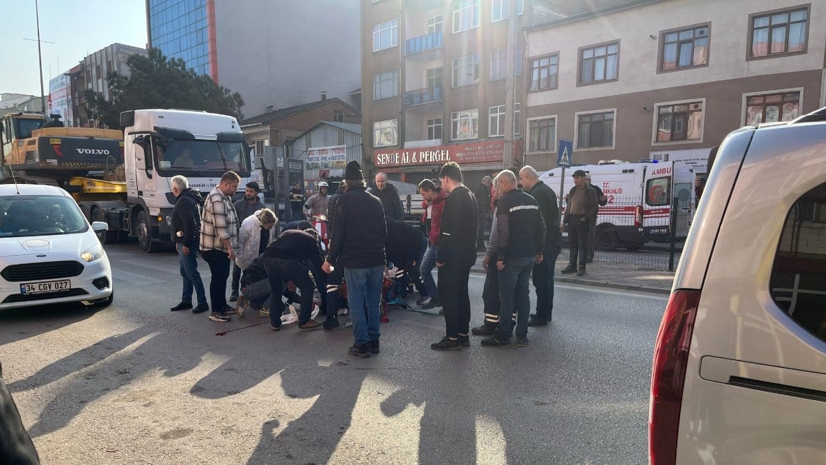 Karabük’te yaya geçidinde araba çarptı! O anlar kamerada