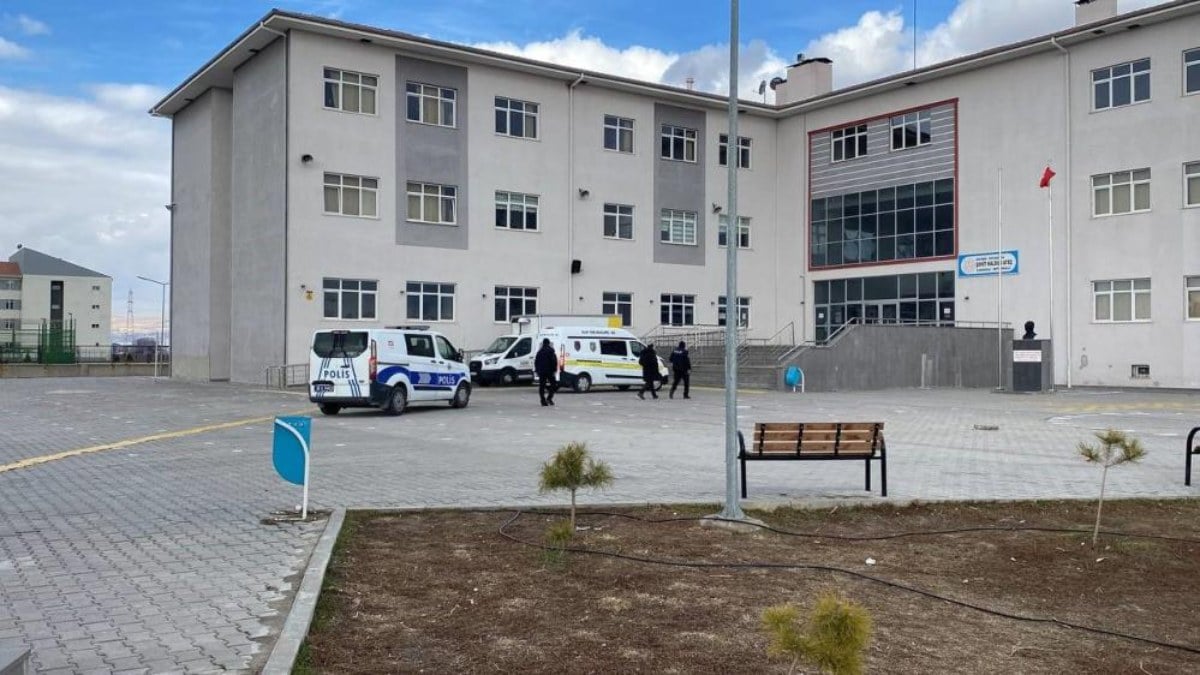 Kayseri’de öğretmen, ilişki yaşadığı öne sürülen kadın tarafından okulda vuruldu