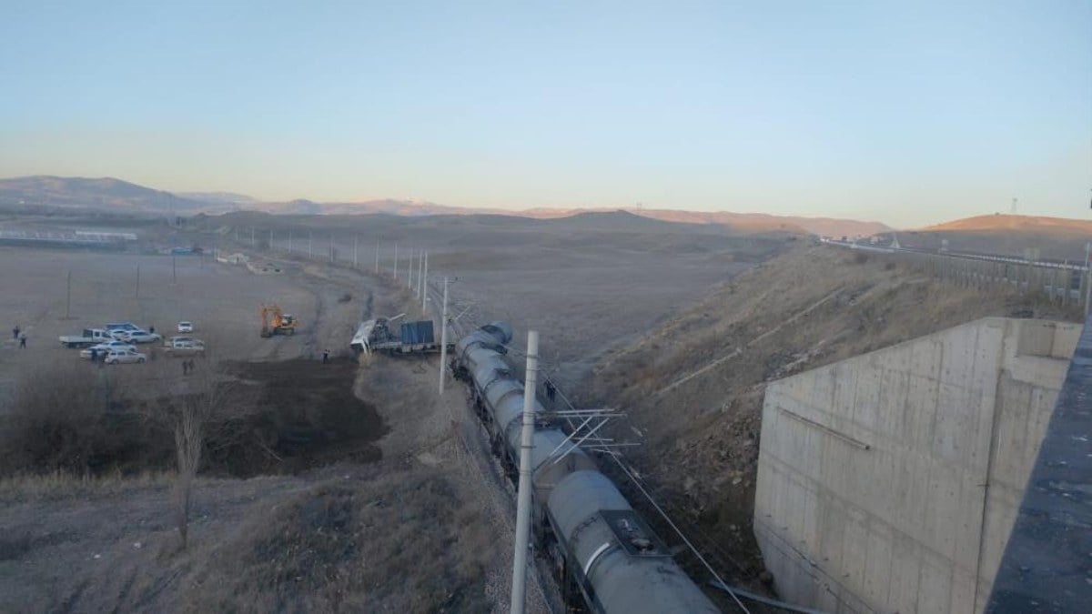 Kırıkkale’de tren raydan çıktı