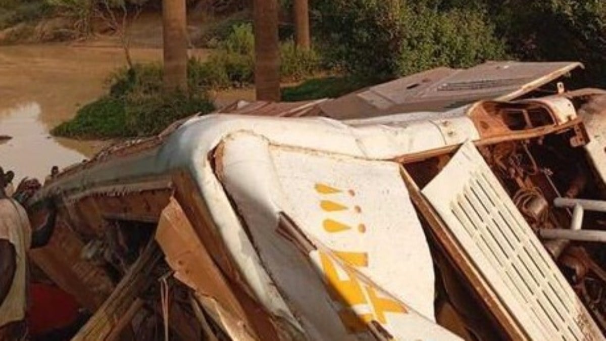 Mali’de otobüs köprüden düştü: 31 ölü