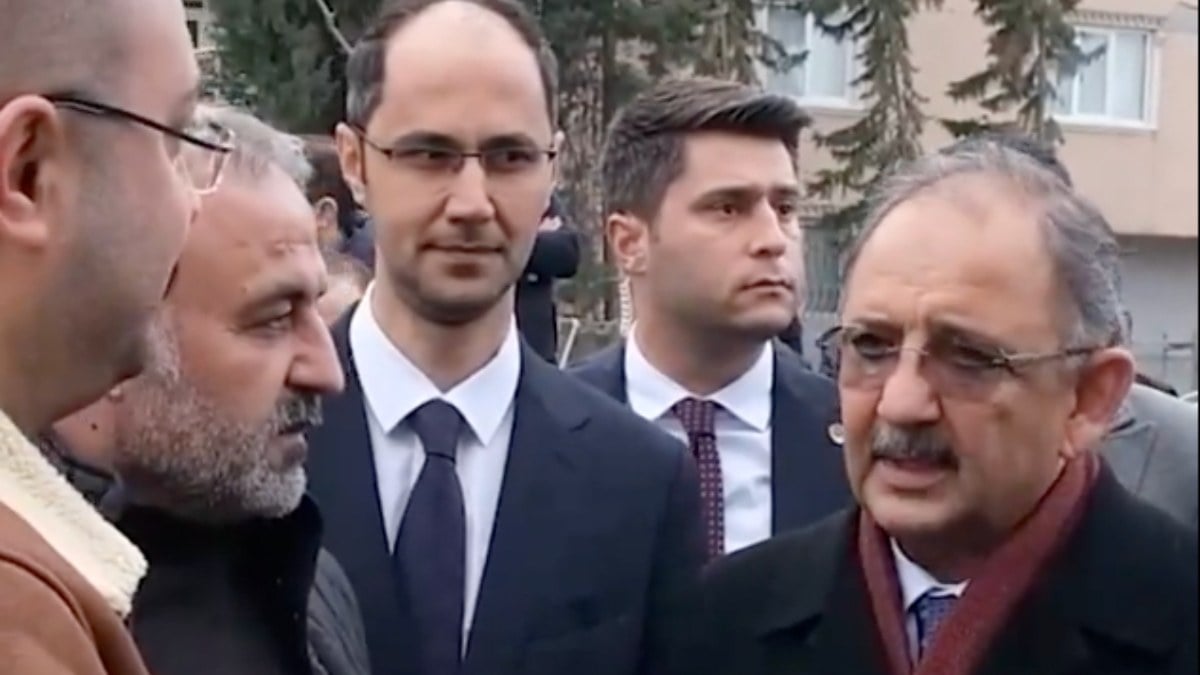 Mehmet Özhaseki’den ‘Yerinde Dönüşüm’le yapılan eve ziyaret