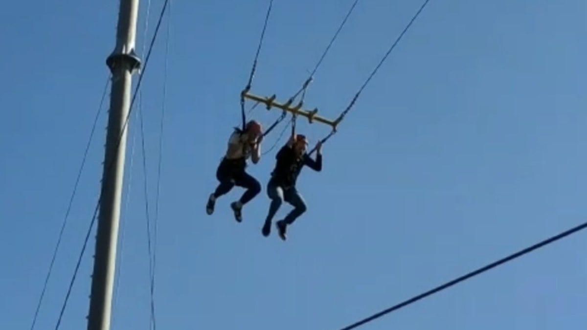 Mersin’deki salıncak kazasında 2 kişi yaralandı: Demir platforma çarptılar