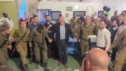 Mike Pompeo, İsrail askerleriyle eğlendi