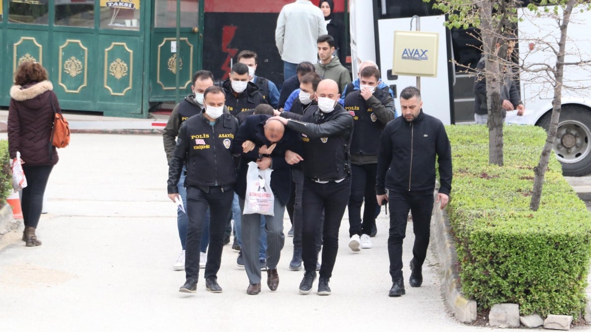 MİT ve devlet görevlisi yalanı ile dolandırıcılığa 150 yıl hapis istemi