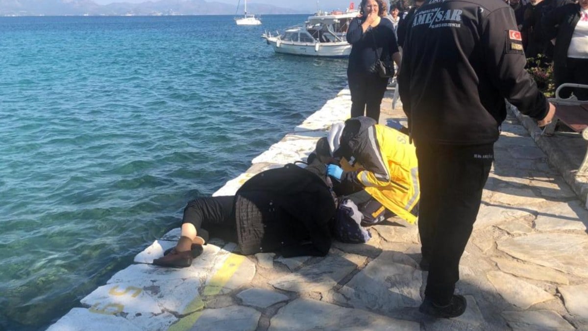 Muğla’da festivale giden kadınlar hatıra fotoğrafı çekerken denize düştü